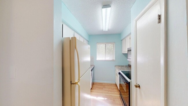 Building Photo - 1BR/ 1BA Condo In Springwood   ** Water In...