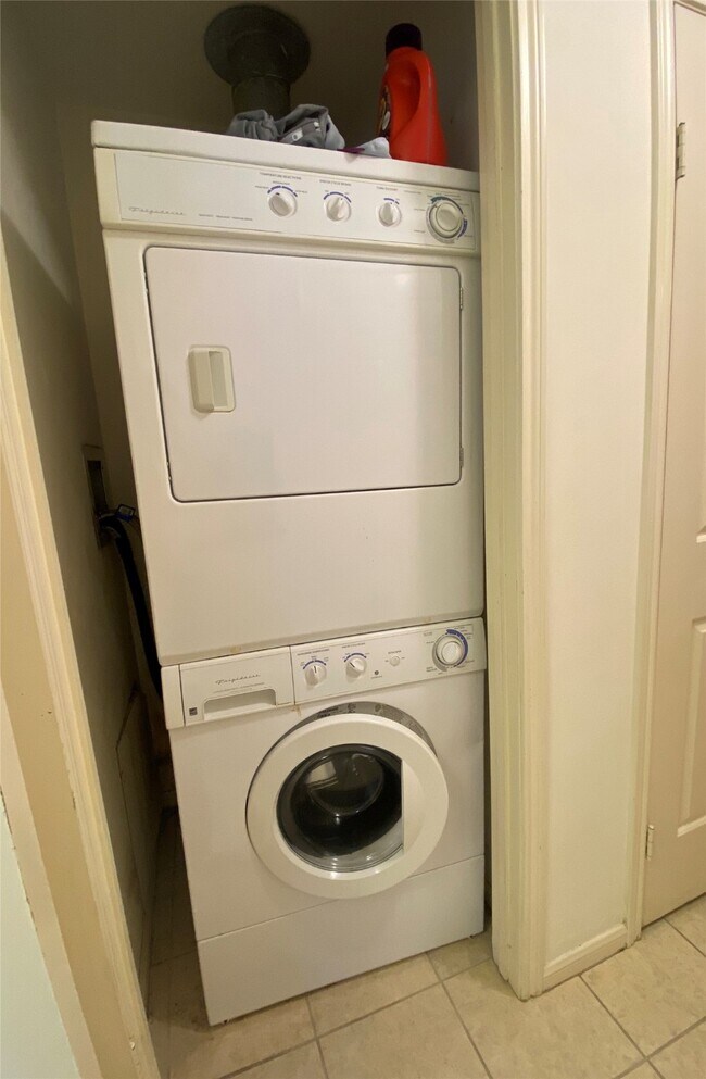 Building Photo - 2001 Holcombe Blvd