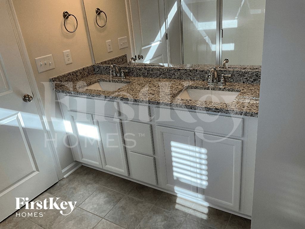 Building Photo - 1204 Mission Hill Ln