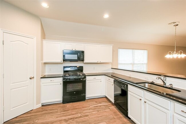 Building Photo - 7108 Meadow Lake Dr