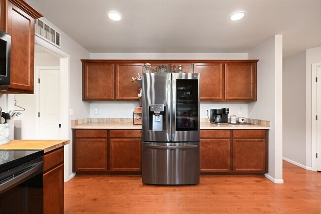 Building Photo - Amazing Home in Orting!!