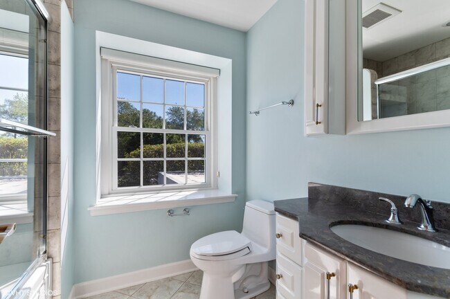 Building Photo - 2230 White Oak Dr
