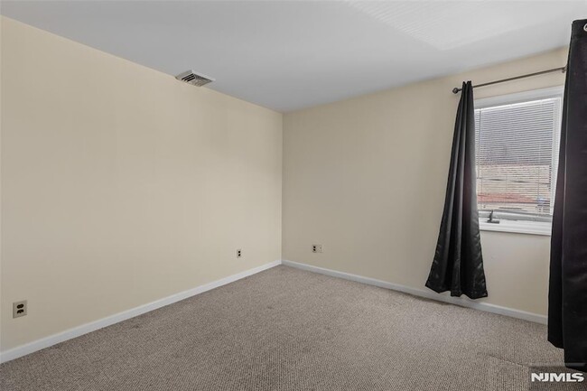 Building Photo - 146 Main St