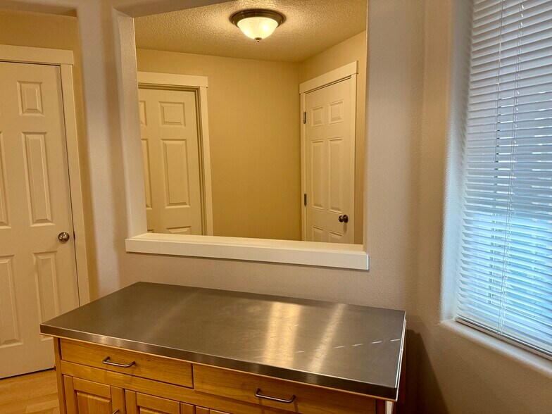 Building Photo - 10743 SW Canterbury Ln