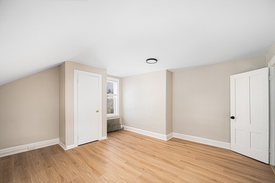 Building Photo - 81 W Pontiac St