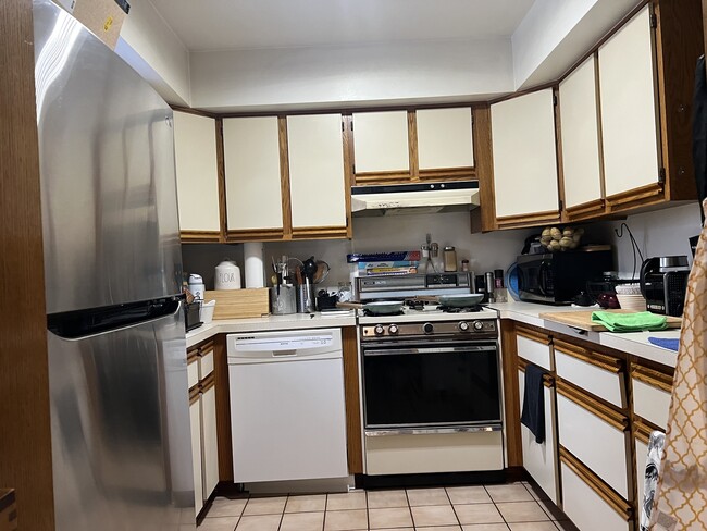 Building Photo - 509 E Lake Ave