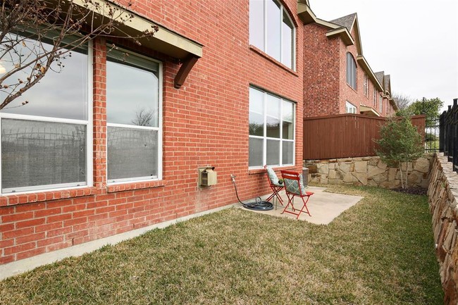 Building Photo - 604 Mozart Way