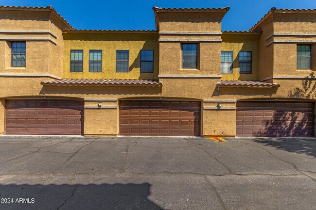 Building Photo - 1702 E Bell Rd
