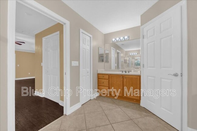 Building Photo - 5864 Lake Melrose Dr