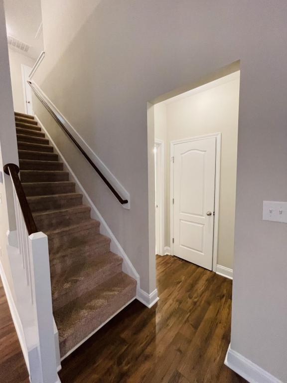 Building Photo - 3142 Hunting Lodge Rd