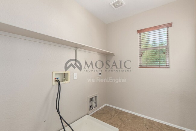 Building Photo - 1650 E Joseph Way