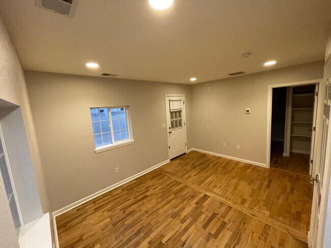 Building Photo - Cheesman St. BR