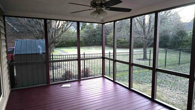Building Photo - 142 Cottontail Ln SE