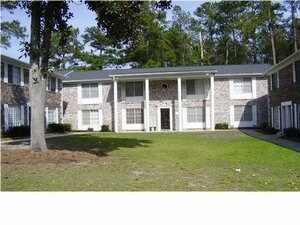 Primary Photo - Oaks Country Club Apartments