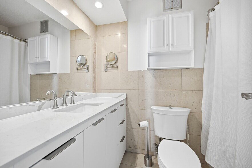 Building Photo - 300 Winston Dr