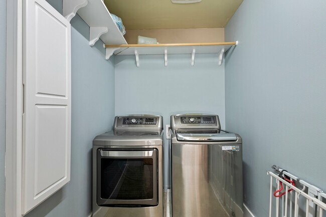 Building Photo - 37909 Theo Ln