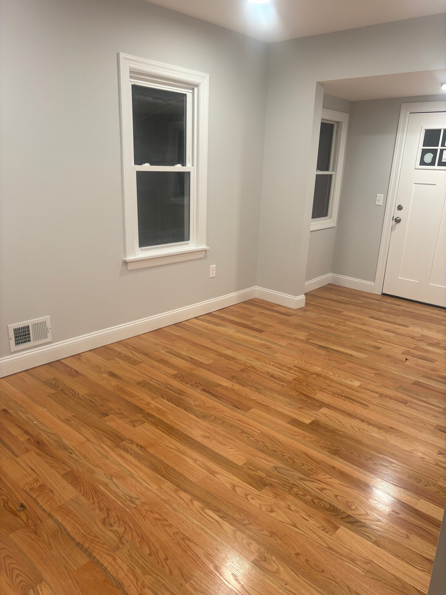 Entry/Livingroom - 14 Bridge St