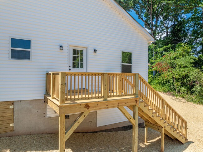 Building Photo - Your New Home Awaits in Hickory!