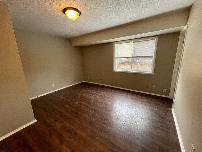 Building Photo - 16110 Hickory St