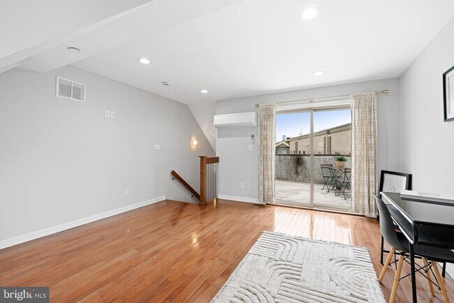 Building Photo - 444 Poplar St