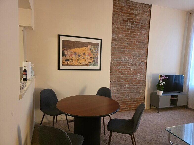 Building Photo - 1006 Russell Blvd