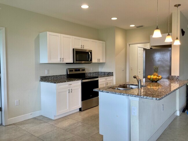 Building Photo - 350 Piper Ave