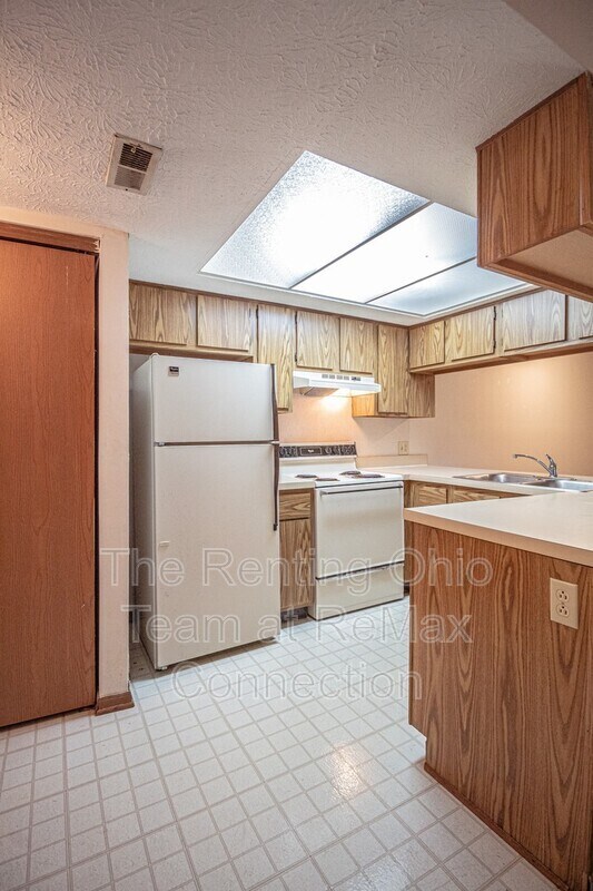 Building Photo - 6486 Reflections Dr