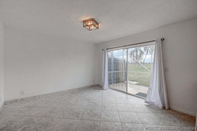 Building Photo - 10758 Lake Jasmine Dr