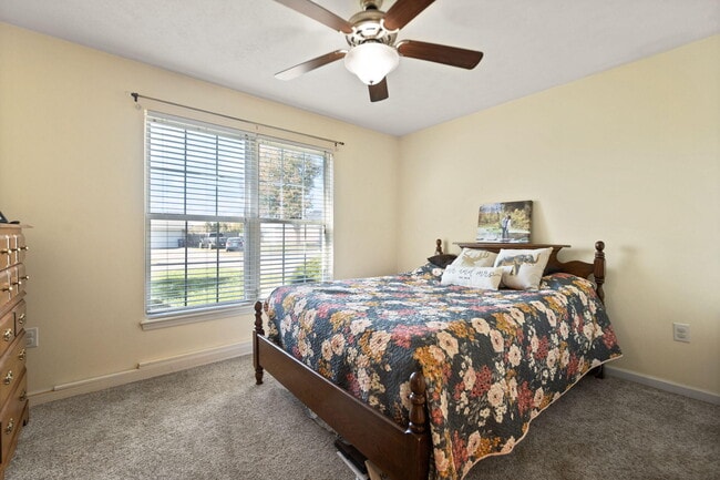 Building Photo - 76 Waterford Way