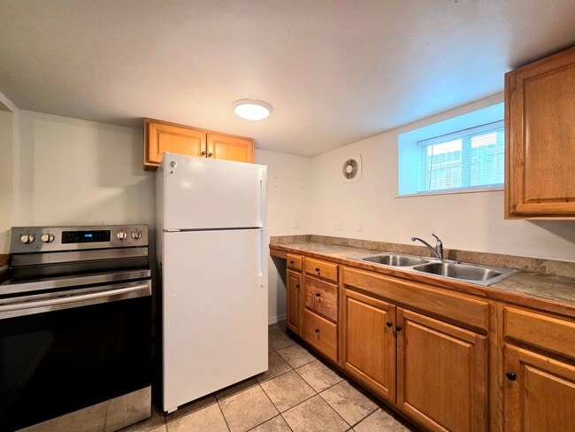 Building Photo - 1121 Monitor Ave