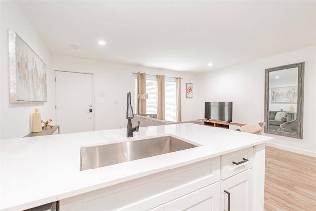 Building Photo - 606 N Marsalis Ave