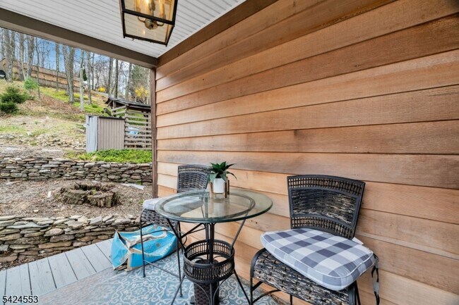 Building Photo - 363 Lakeside Blvd