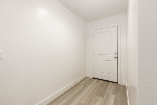 Building Photo - Beautiful Desert Canyon 4 Bedroom / 2.5 Bathroom / 2 Car Garage available NOW