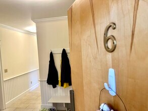 Building Photo - 27 Glenville Ave