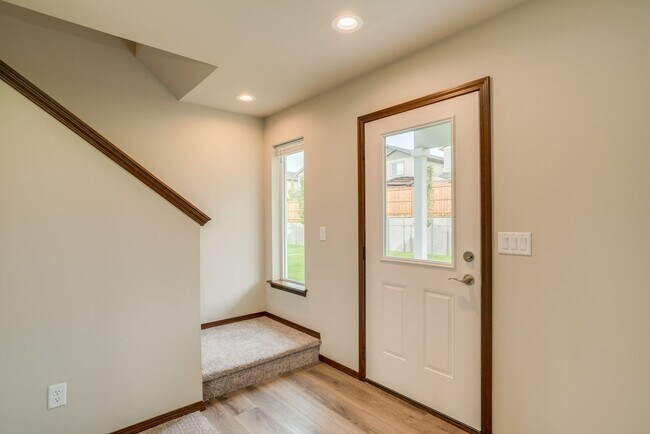 Building Photo - Fantastic 3-Bed, 2.5 Bath with 2-car garage!