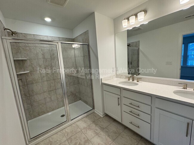 Building Photo - 416 Rowe Wy