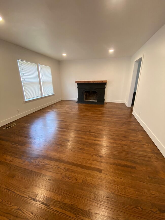 Building Photo - 1627 S Indianapolis Ave