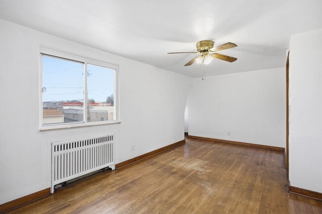 Building Photo - Triplex