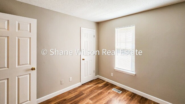 Building Photo - 162 Shawn Ln