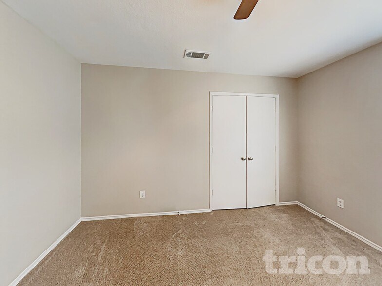 Building Photo - 1563 Nottingham Dr