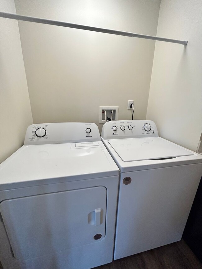 Building Photo - Welcome home to this completely renovated ...
