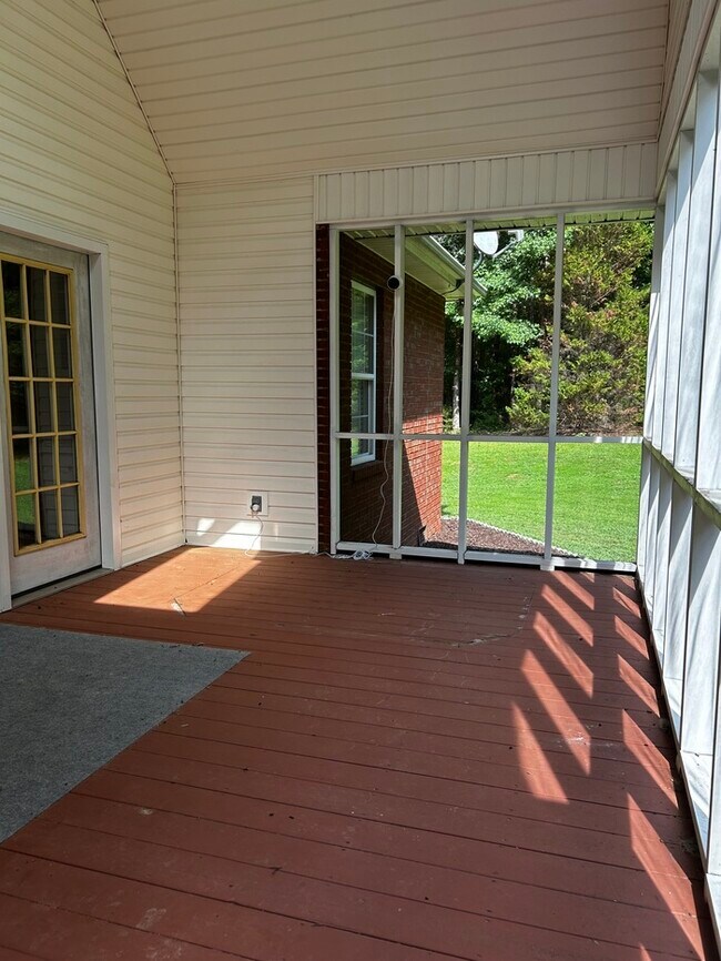 Building Photo - 11 W Deer Trail
