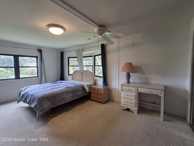 Building Photo - 909 Sequoia St