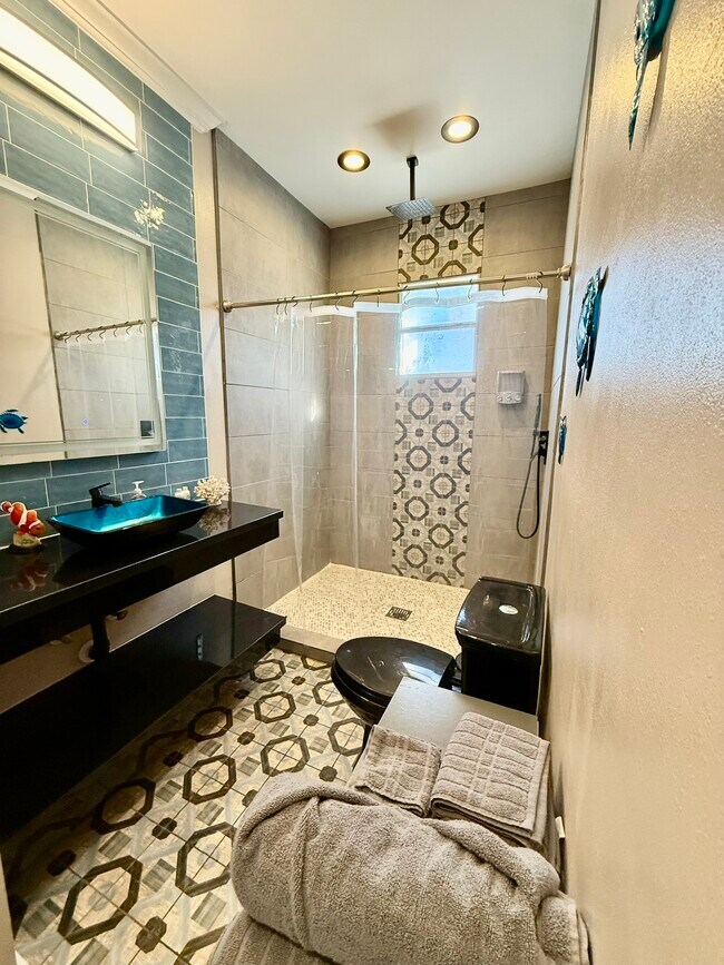 Building Photo - 2312 37th St