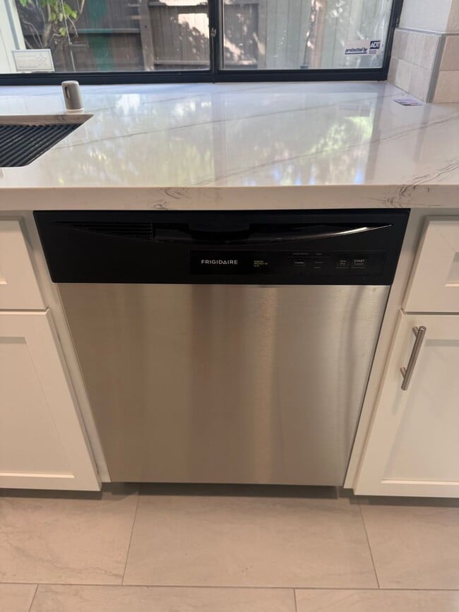 Building Photo - BEAUTIFUL 2 STORY CONDO IN THE CAMPUS COMM...