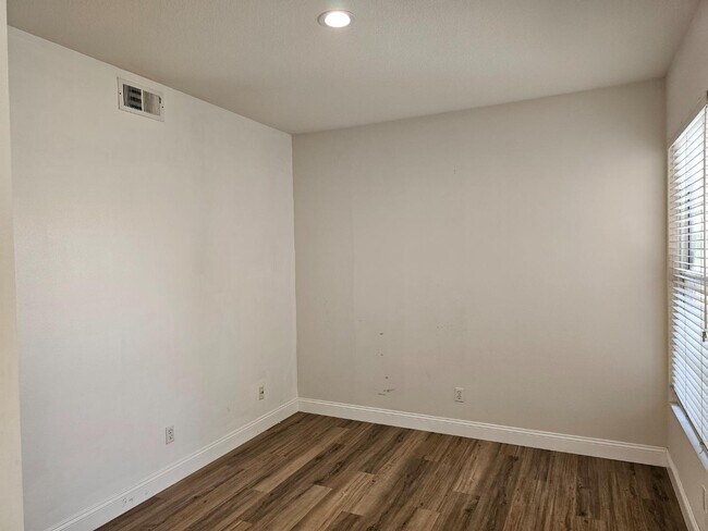 Building Photo - 23850 Nicole Way