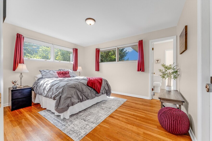 Building Photo - 521 Woodhaven Dr