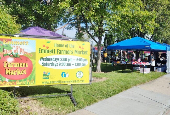 Building Photo - 3344 W South Slope Rd