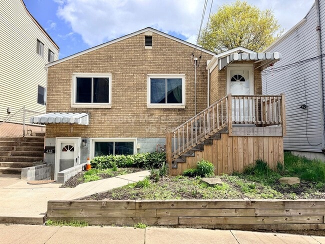 Building Photo - 433 Ella St