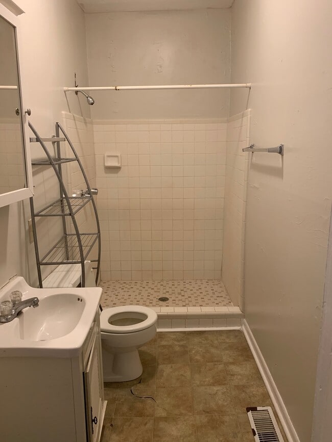 Building Photo - 329 Oldham Ave